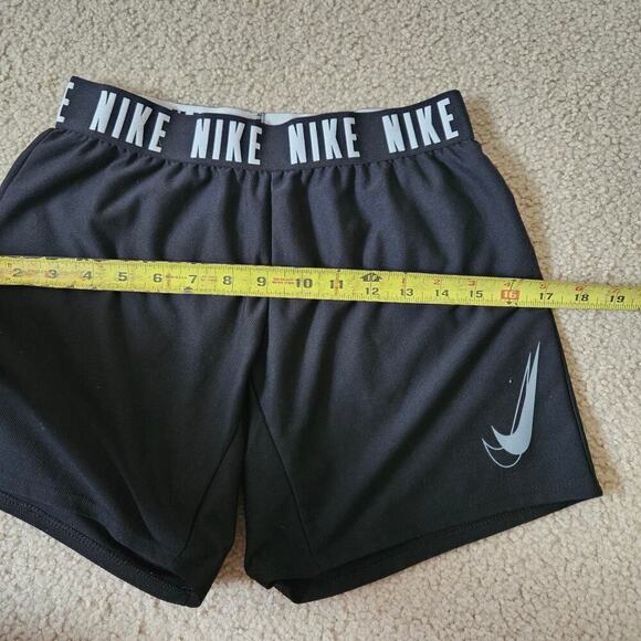 Nike sports shorts medium - Picture 6 of 8